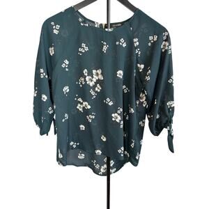 Papermoon womens green 3/4 sleeve blouse floral.  Size XS.  workwear, date night